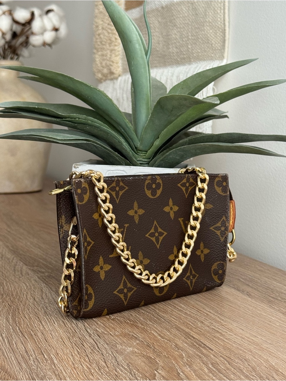 ✅AUTH✅LOUIS VUITTON POUCH - Picture 5 of 16